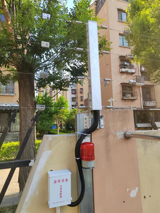 學校安裝電子圍欄的必要性,學生翻墻外出感染